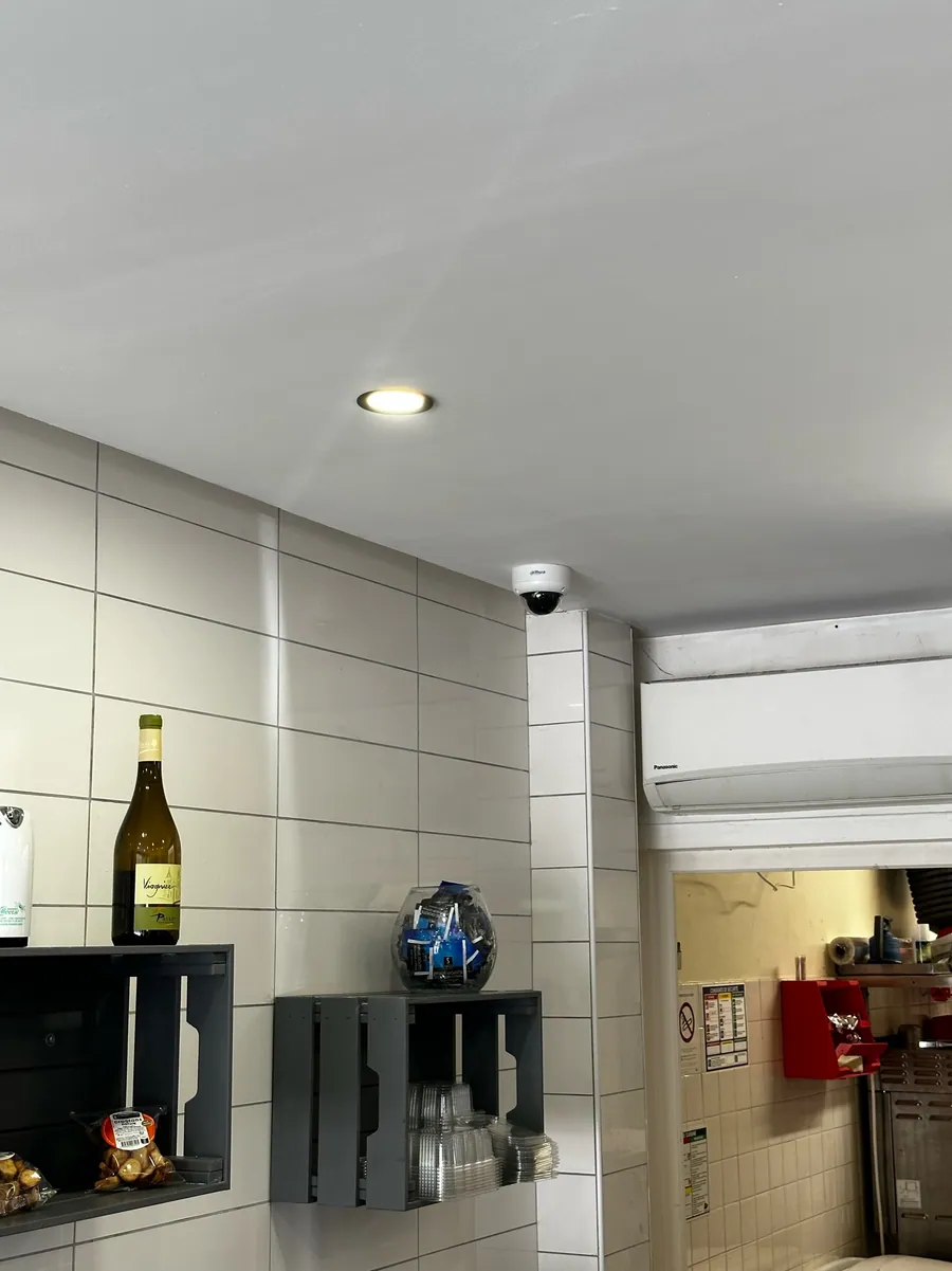 Caméra étanche installée en zone de préparation